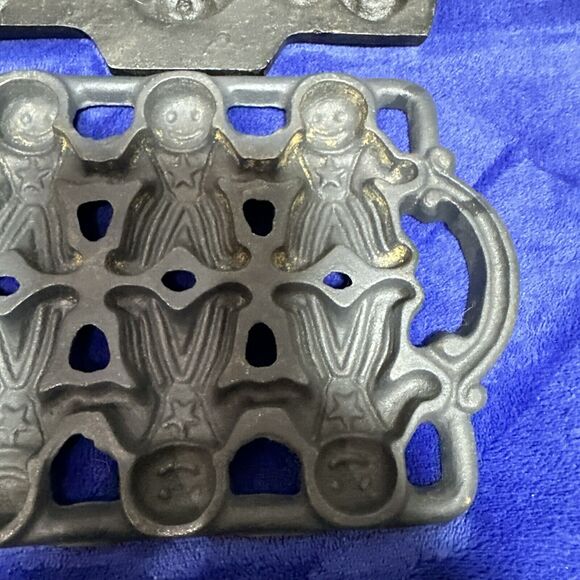 Vintage Gingerbread Man & Teddy Bear Cast Iron Cornbread Muffin Cake Pan Candle - Picture 5 of 11